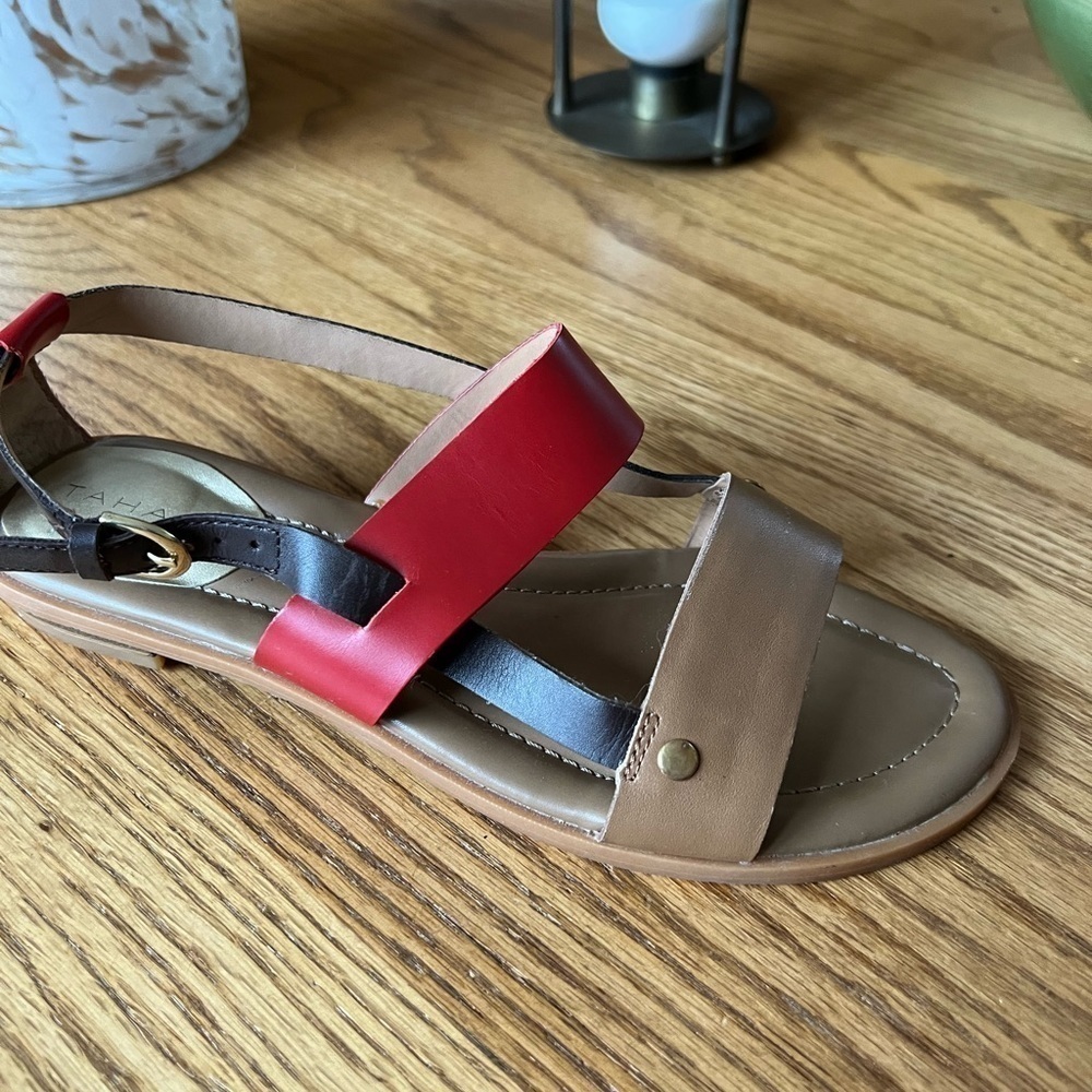 Tahari Shoes Womens Size 7.5M Aura Leather Sandals Strappy Buckle Flats - Picture 5 of 8
